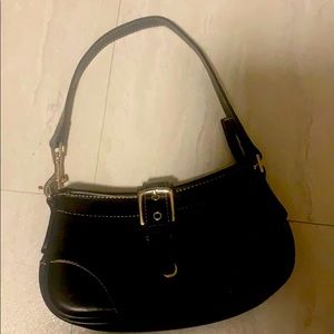Black vintage coach bag really trendy